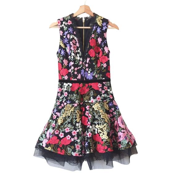 Bronx & Banco Dress Womens Small 4 Embroidered Floral Botanical Deep V-neck EUC - Picture 1 of 10